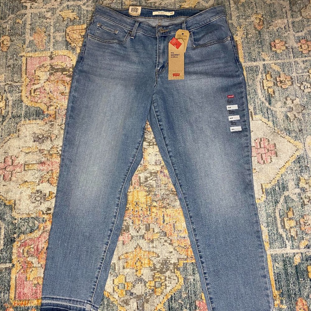 Levis 711 Skinny Jeans